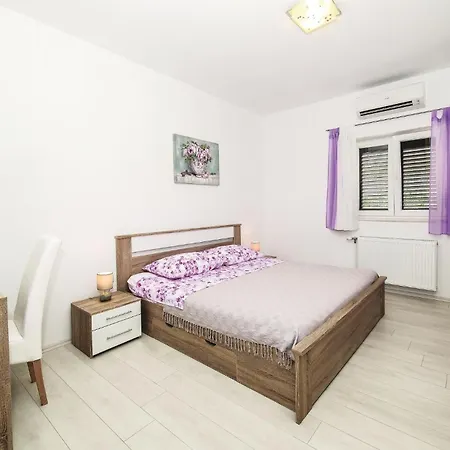 Kastel Stafilic With Sea View 02 Tatil Evi