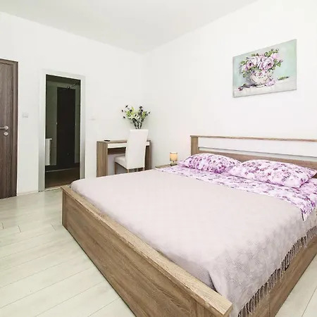 Kastel Stafilic With Sea View 02 *