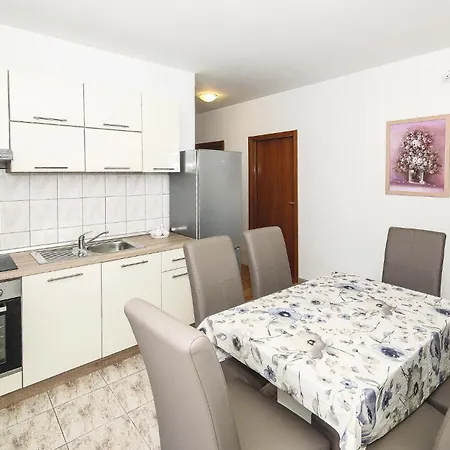 Tatil Evi Kastel Stafilic With Sea View 02 Kastela