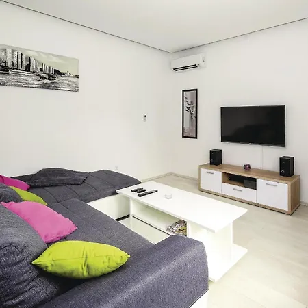 Kastel Stafilic With Sea View 02 Tatil Evi Kastela