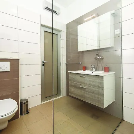 Tatil Evi Kastel Stafilic With Sea View 02 *